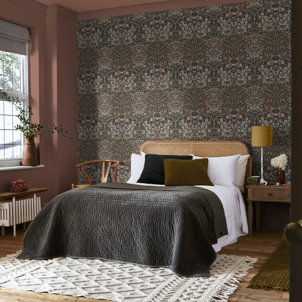 Carta da Parati "Blackthorn Charcoal & Burnt Orange" Morris at home - Image 2