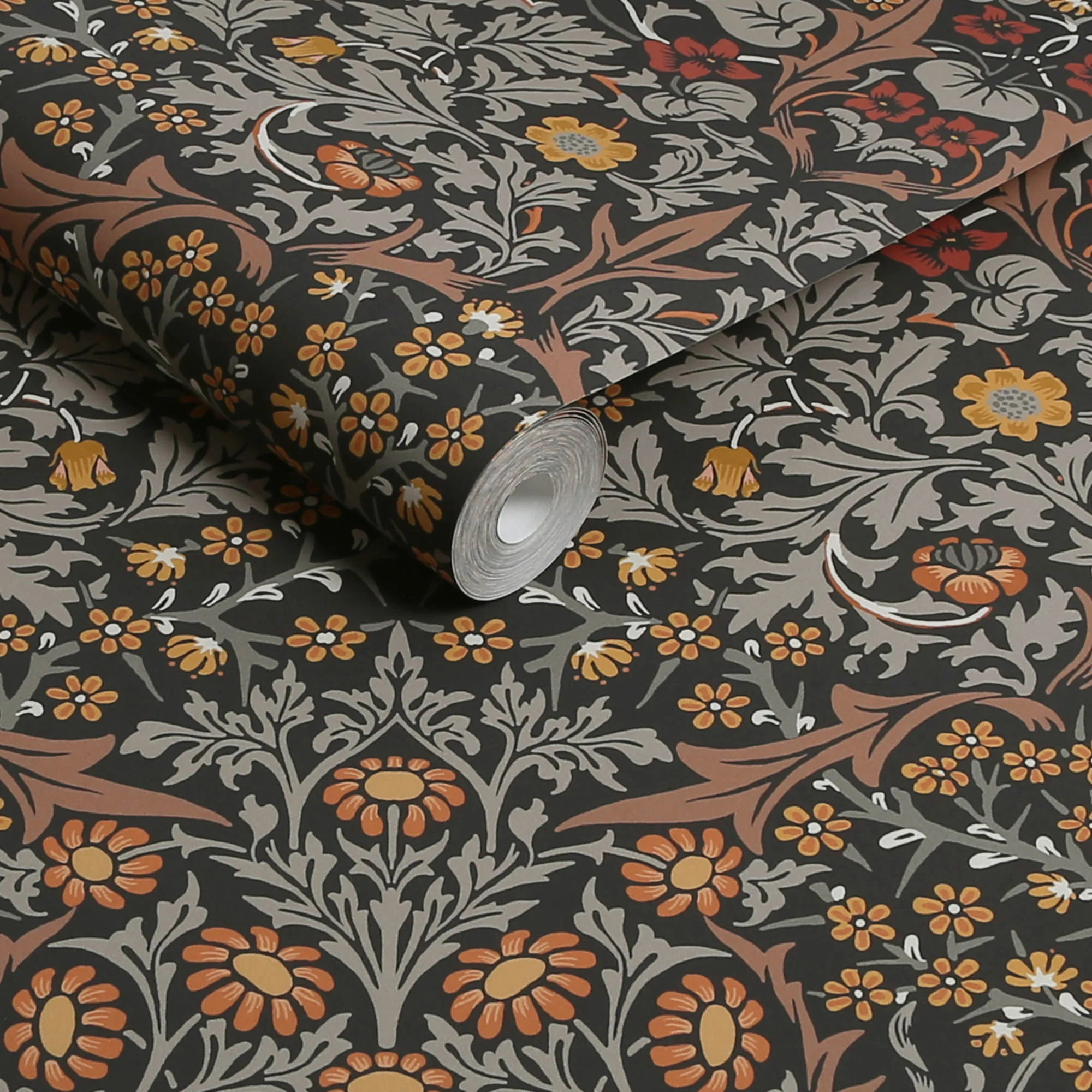 Carta da Parati "Blackthorn Charcoal & Burnt Orange" Morris at home - Image 3