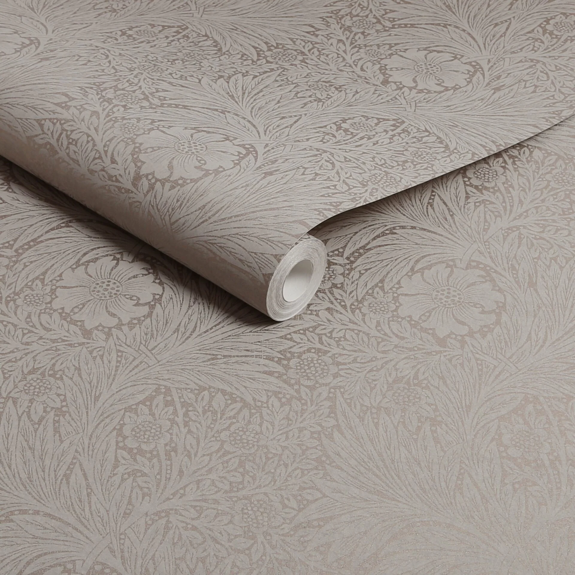 Carta da Parati "Marigold Fibrous Neutral" Morris at home - Image 3