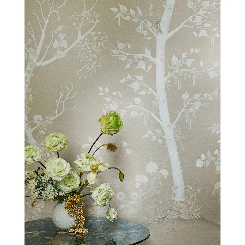 Carta da Parati "SEASONAL WOODS Platinum Pearl" The Garden | COLE & SON - Image 3