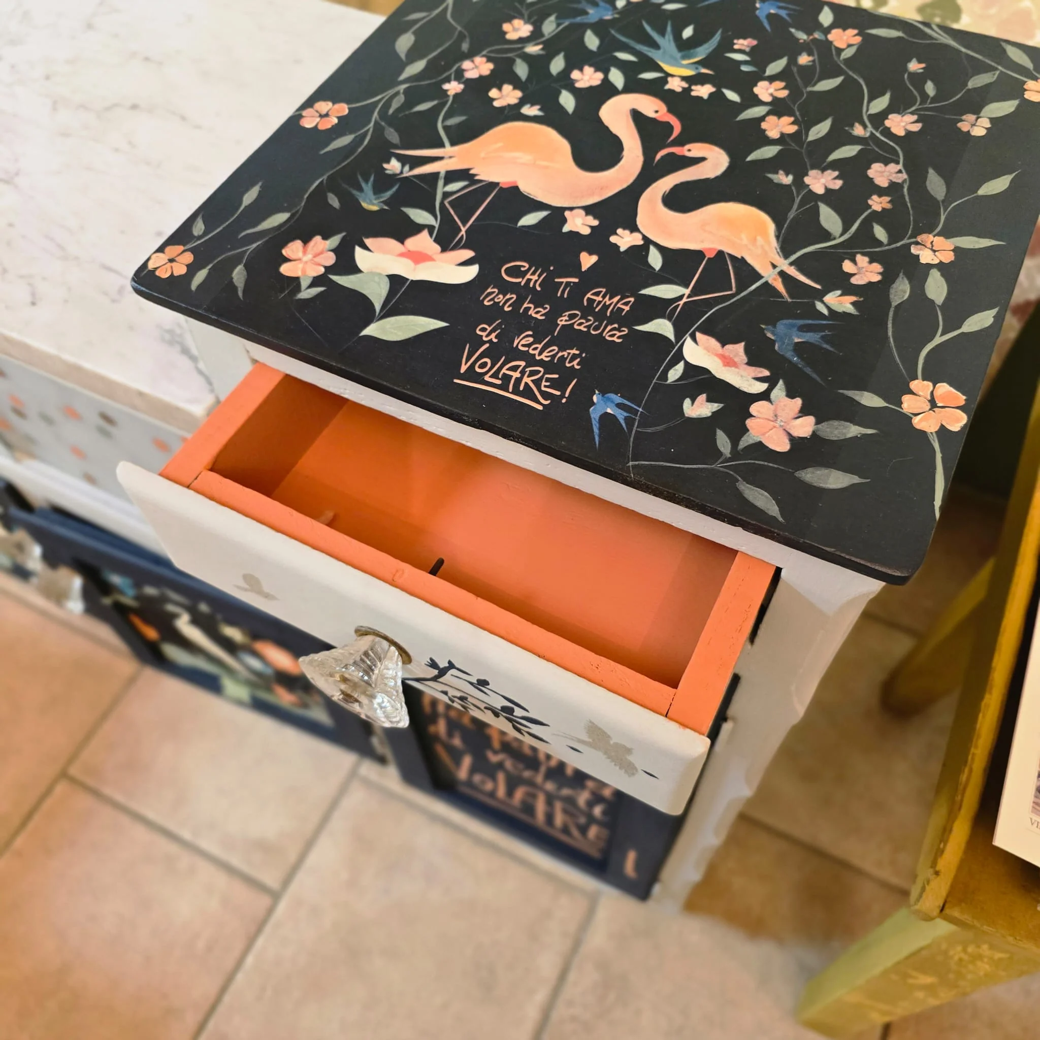 Mobiletto “Free Love" I Restyling di Sylvia, Meraki per l'evento Re-Design - Image 3